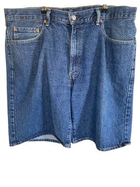 Levi's 550 Relaxed Fit Denim Shorts in a dark stonewash finish. Size 40W